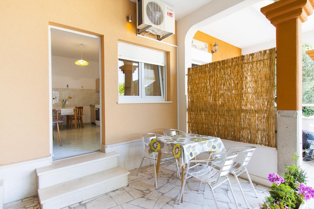 Apartment Mikulic Duće Esterno foto