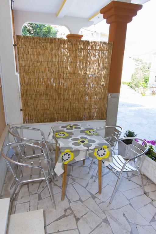 Apartment Mikulic Duće Esterno foto